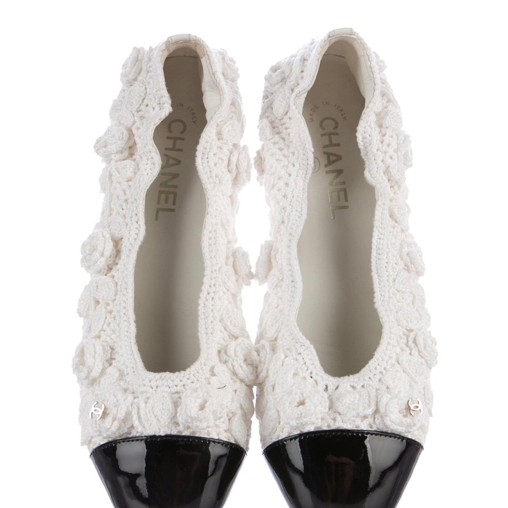 Authentic Chanel White Knit Cap-Toe with flowers